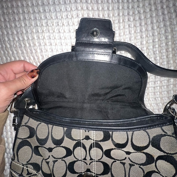 Classic Coach Purse - Picture 6 of 6